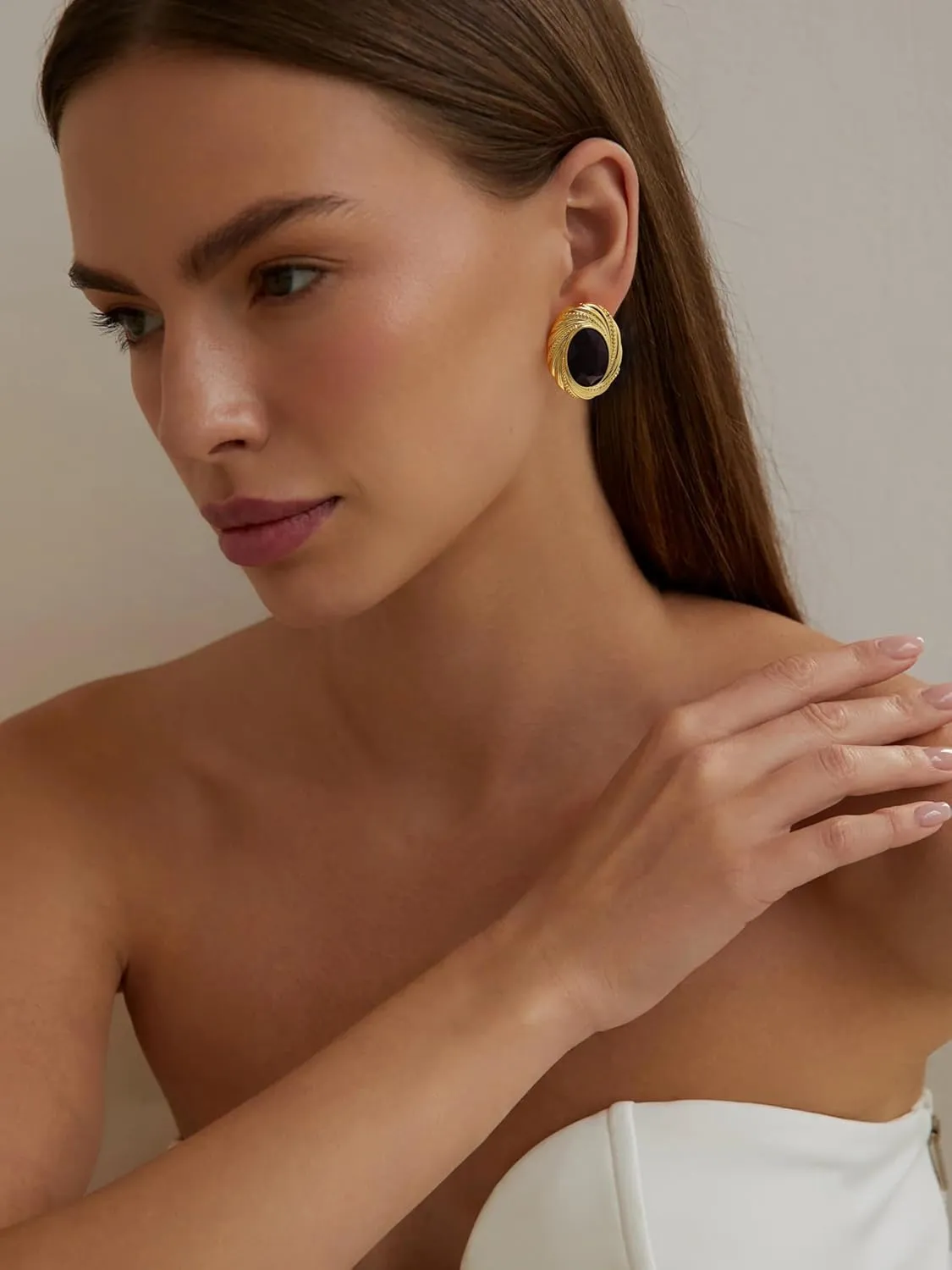 Gold Chunky Earrings for Women Vintage Earrings - Black and Gold Earrings Stone - Gold Stud Earrings Onyx - Dainty Earrings Hypoallergenic Jewelry