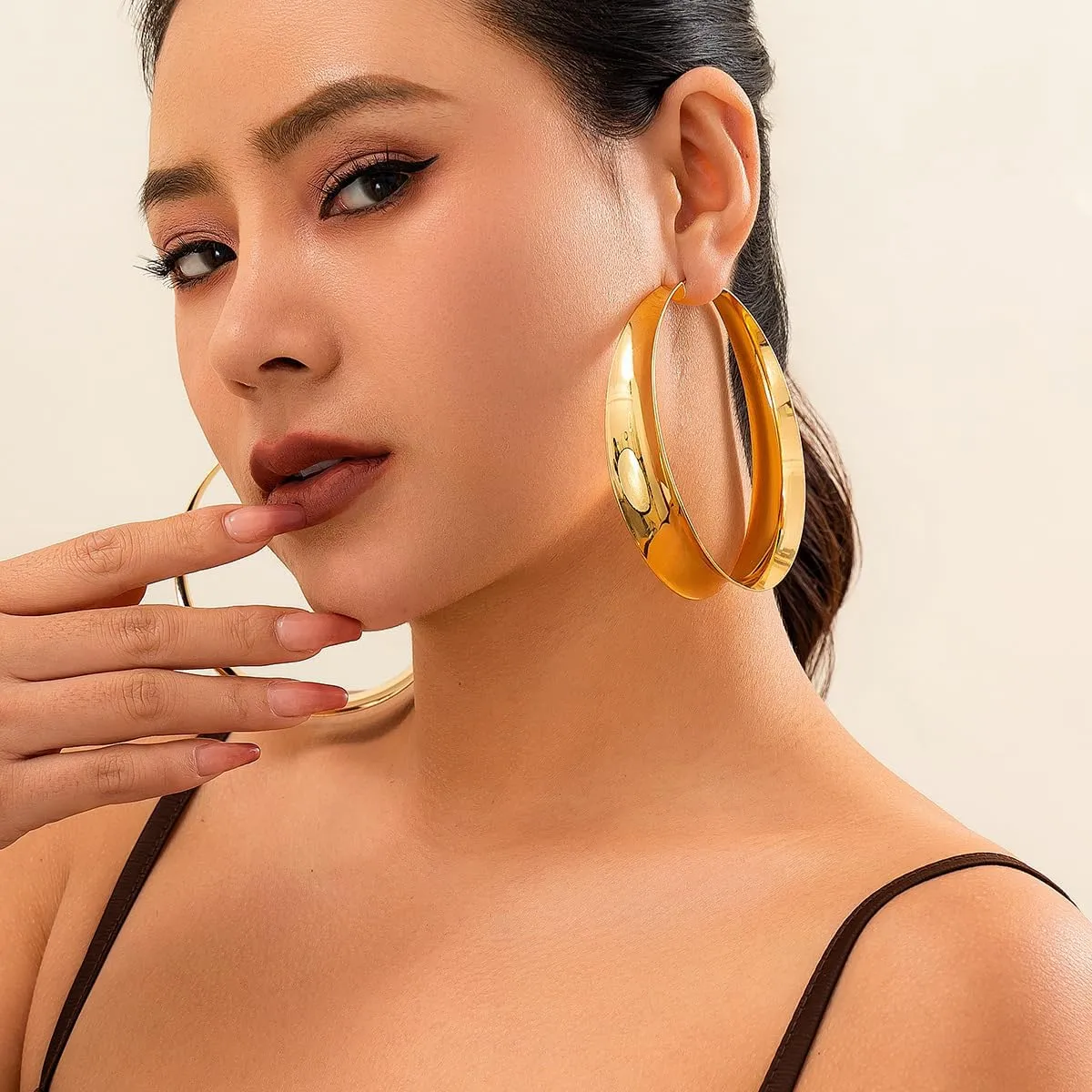 Gold Chunky Hoop Earrings for Women Exaggerated Large Trendy Thick Earring Exaggerated Minimalist Polished Big Circle Statement Earring Prom Jewelry