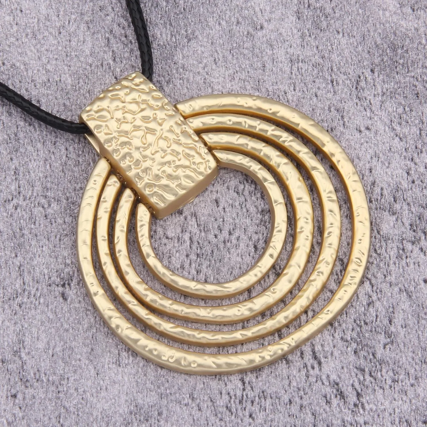 JAOYU Bohemian Necklaces for Women Leather Necklace Wood Pendant Choker Long Brown Necklace Chunky Circle Boho Hippie Jewelry