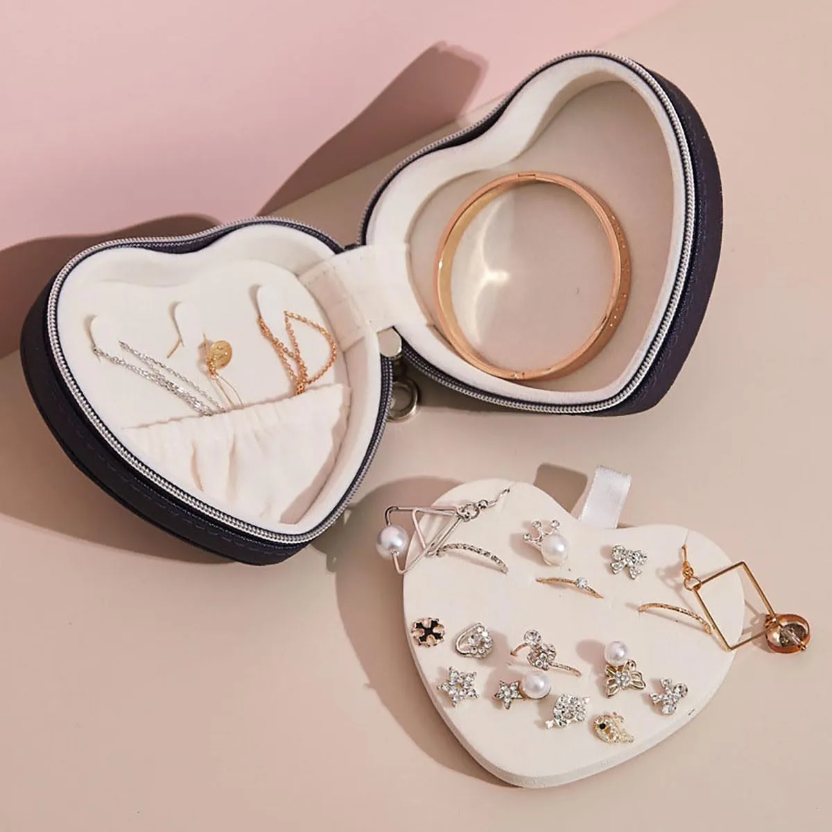 RT&BS Heart Shaped Travel Jewelry Box, Small Travel Jewelry Case for Rings Earrings Necklaces, Gifts for Women Girls (Black)