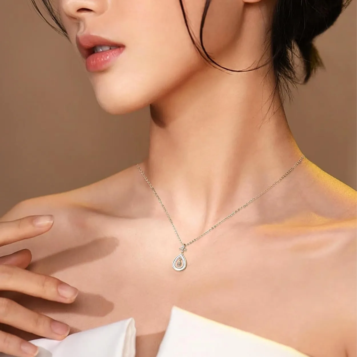 Sonateomber Dainty Chain Simple Pendant Necklace for Women, Cute Statement Rhinestone Single Dangle Necklaces Thanksgiving Christmas Jewelry Gift