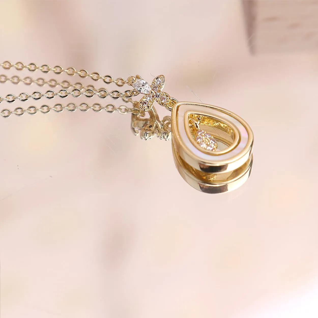 Sonateomber Dainty Chain Simple Pendant Necklace for Women, Cute Statement Rhinestone Single Dangle Necklaces Thanksgiving Christmas Jewelry Gift