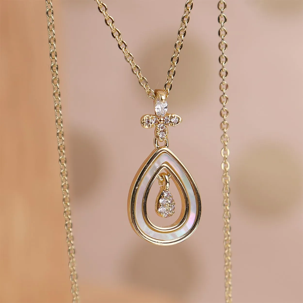 Sonateomber Dainty Chain Simple Pendant Necklace for Women, Cute Statement Rhinestone Single Dangle Necklaces Thanksgiving Christmas Jewelry Gift