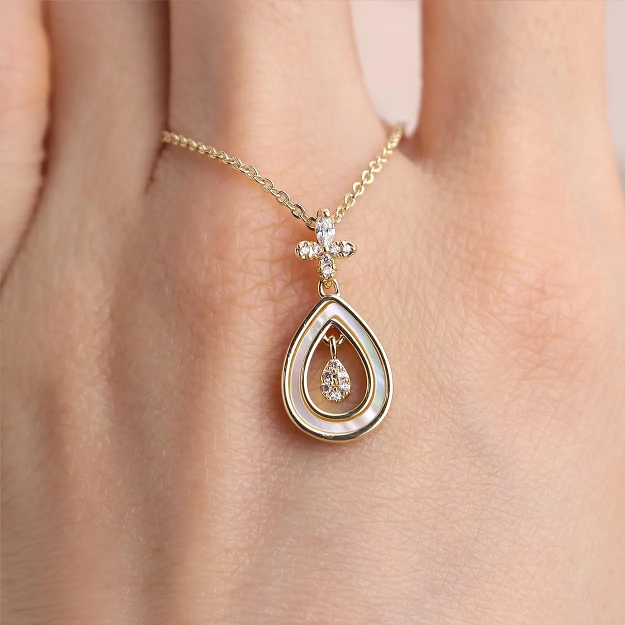 Sonateomber Dainty Chain Simple Pendant Necklace for Women, Cute Statement Rhinestone Single Dangle Necklaces Thanksgiving Christmas Jewelry Gift