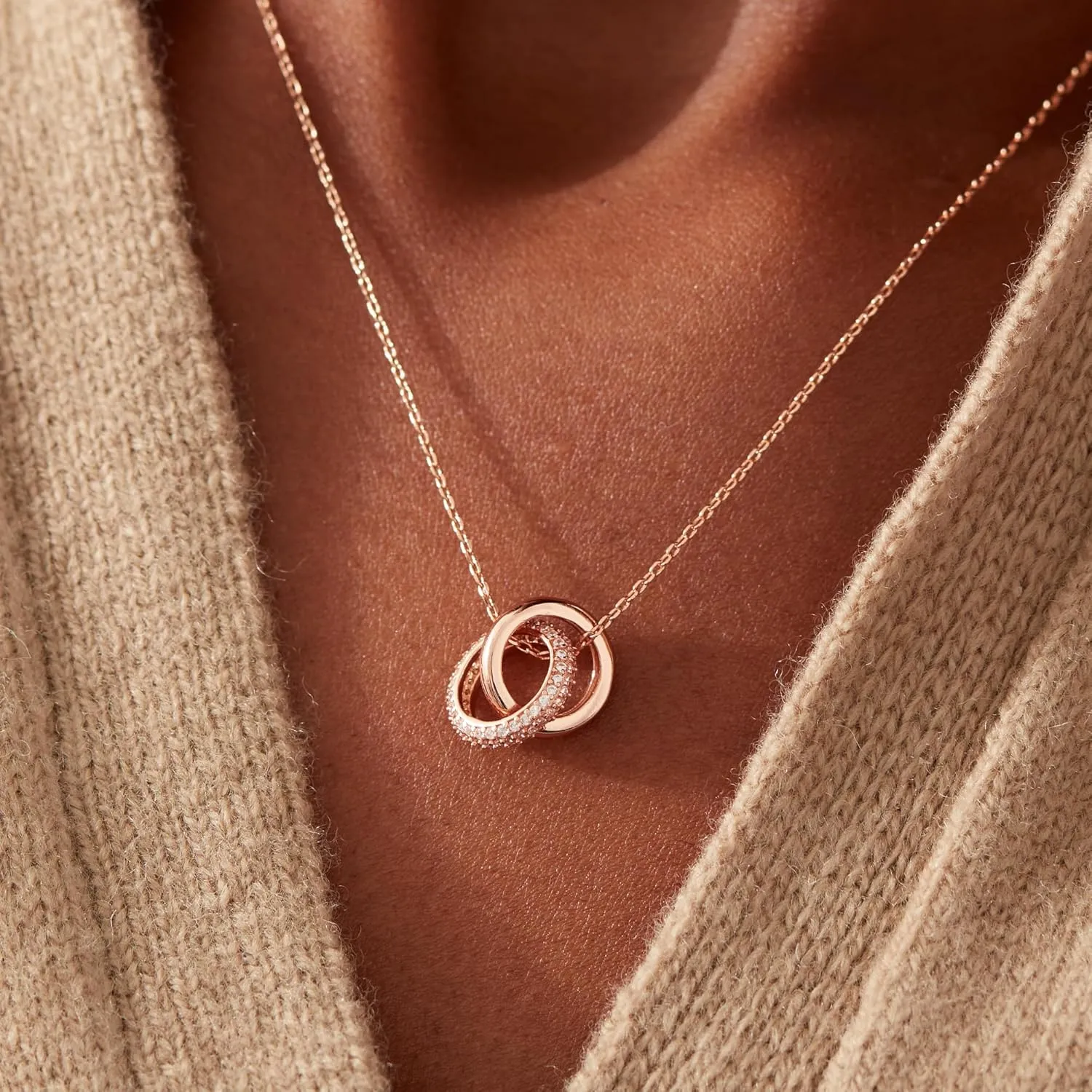 STORYJEWELLERY Rose Gold Necklaces for Women, Gifts for Women, Birthday Gifts for Mom Daughter Sister and Friends, Friendship Necklace, Womens Jewelry