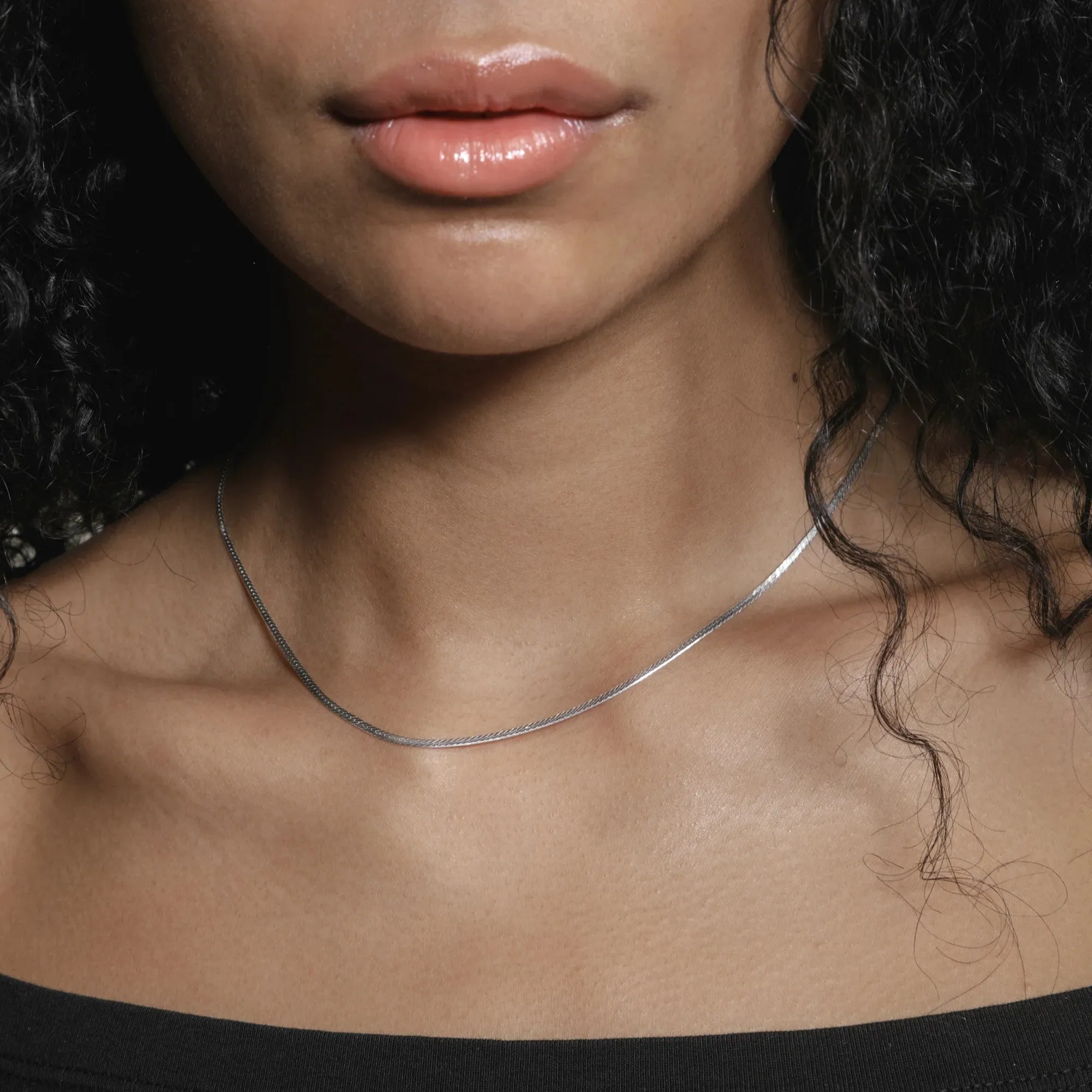 Thin Herringbone Chain Necklace (Silver)